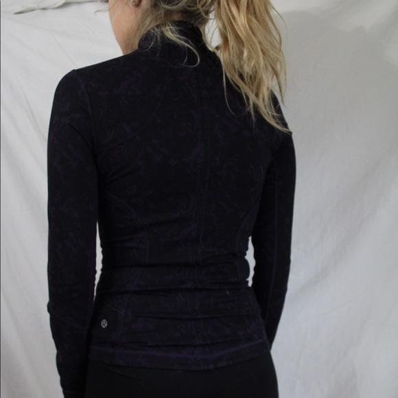 Lulu Lemon Sweater - Picture 2 of 3